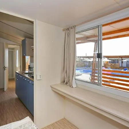 Mobillehome Camp 투라니