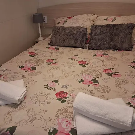 Mobillehome Camp * Turanj