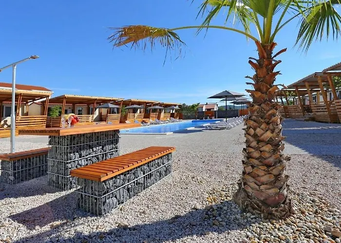 Mobillehome Camp 度假居 图兰杰